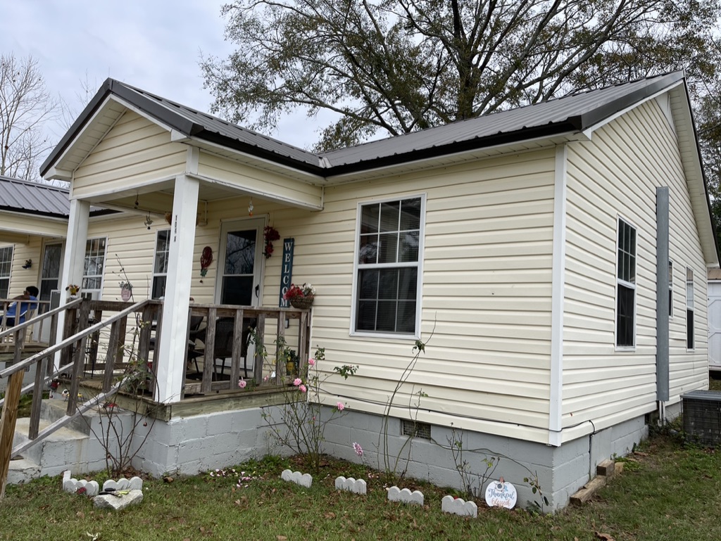 102A Forehand Street porch and side exterior