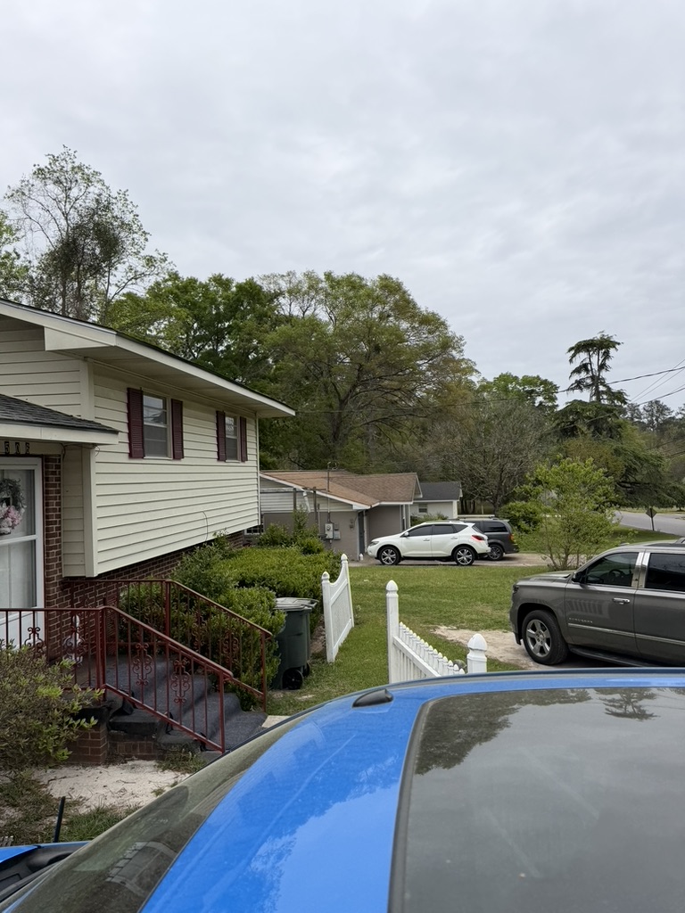 Side exterior view of 506 Dixie Drive